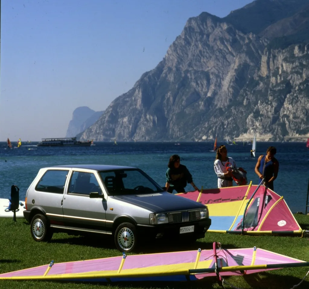 피아트 우노 터보 i.e. - 40년 전 소형차 역사에 기록된 터보 아이콘 4 피아트 우노 터보 i.e.(Fiat Uno Turbo i.e.: 40 years of speed, technology and audacity)