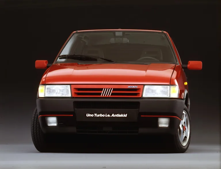 피아트 우노 터보 i.e.(Fiat Uno Turbo i.e.: 40 years of speed, technology and audacity)