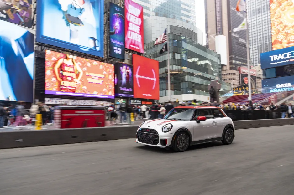 MINI 존 쿠퍼 웍스 뉴욕 시승(High Performance in New York City: With the MINI John Cooper Works through the Big Apple.)