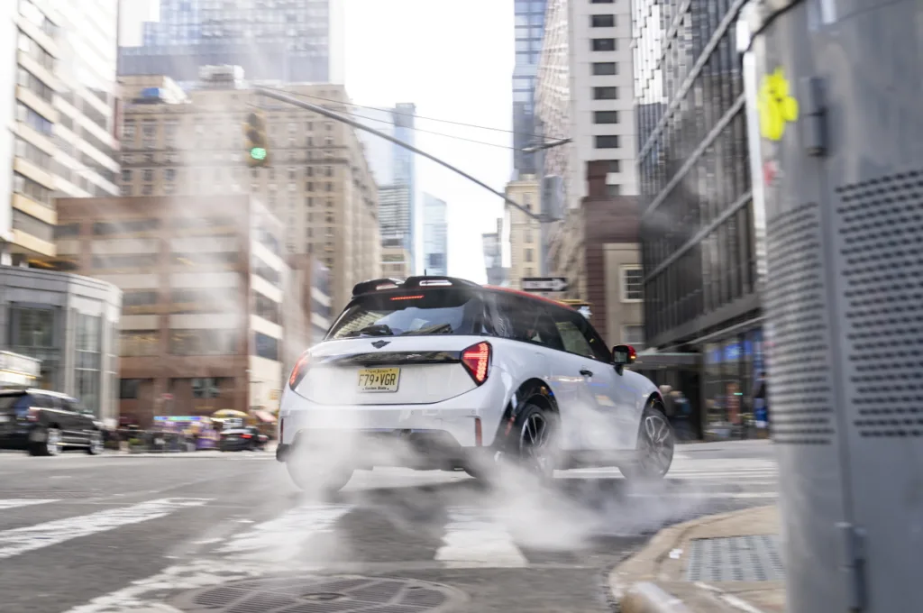 MINI 존 쿠퍼 웍스 뉴욕 시승(High Performance in New York City: With the MINI John Cooper Works through the Big Apple.)