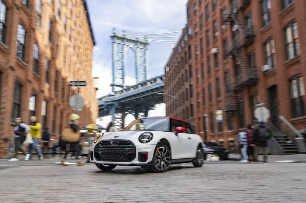 MINI 존 쿠퍼 웍스 뉴욕 시승(High Performance in New York City: With the MINI John Cooper Works through the Big Apple.)