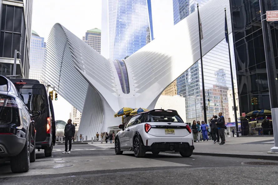 MINI 존 쿠퍼 웍스 뉴욕 시승(High Performance in New York City: With the MINI John Cooper Works through the Big Apple.)