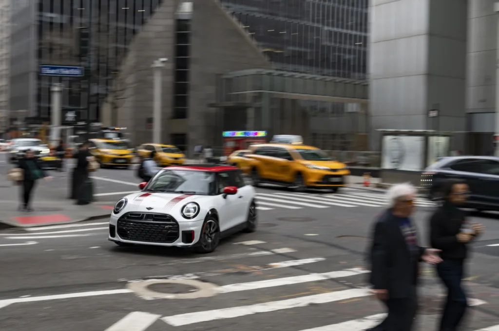 MINI 존 쿠퍼 웍스 뉴욕 시승(High Performance in New York City: With the MINI John Cooper Works through the Big Apple.)