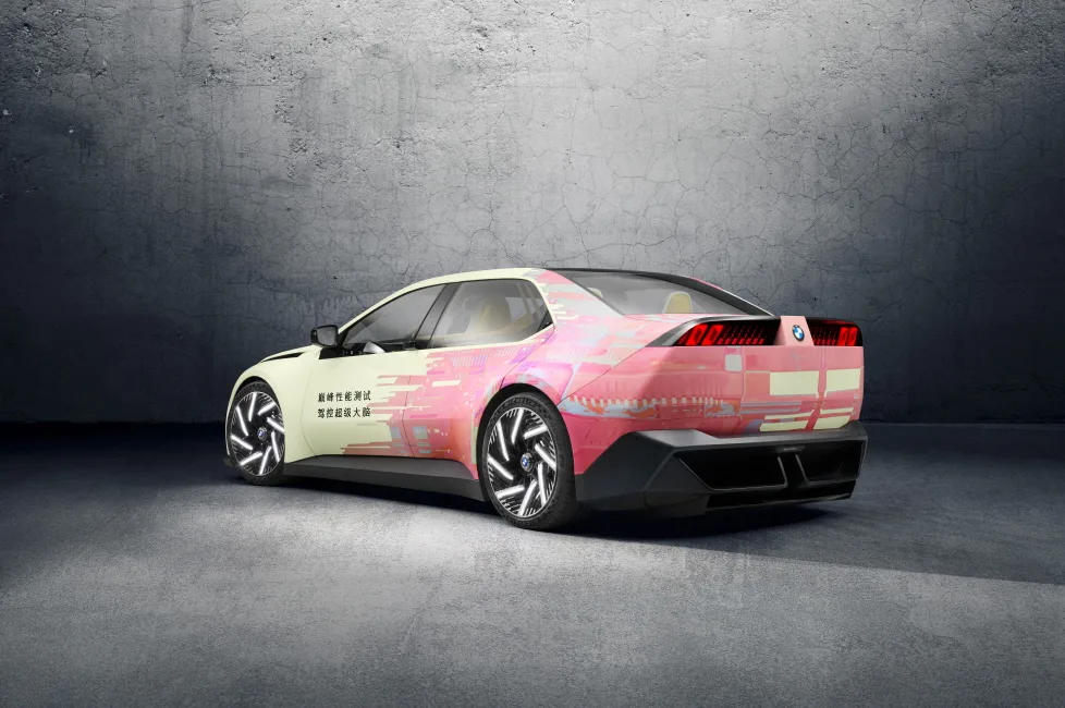 BMW Vision Driving Experience shines in 2025 Shanghai autoshow 4 BMW 비전 드라이빙 익스피리언스 상하이 모터쇼 (Driving experience in a class of its own: BMW Vision Driving Experience shines in Shanghai with spectacular manoeuvres and gleaming paintwork.)