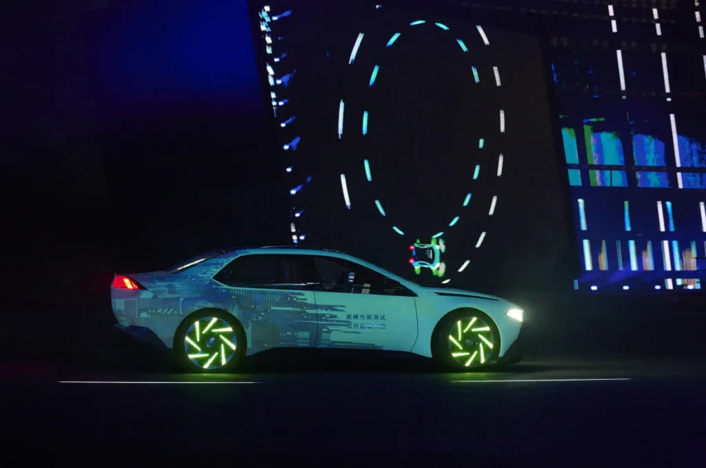 BMW Vision Driving Experience shines in 2025 Shanghai autoshow 3 BMW 비전 드라이빙 익스피리언스 상하이 모터쇼 (Driving experience in a class of its own: BMW Vision Driving Experience shines in Shanghai with spectacular manoeuvres and gleaming paintwork.)