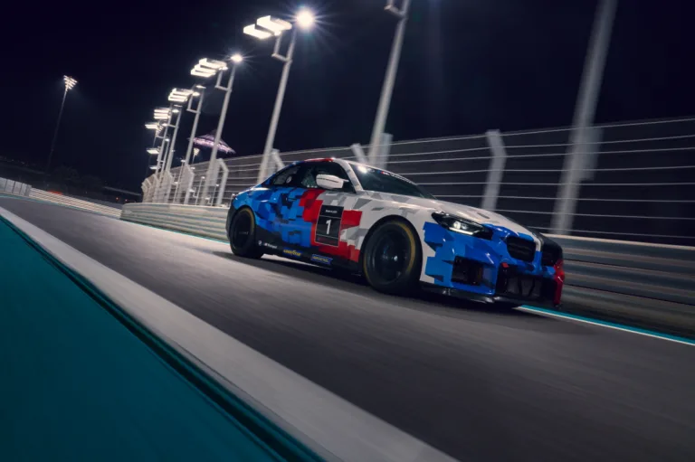 BMW M2 레이싱 (The new entry-level model: BMW M Motorsport presents the BMW M2 Racing.)