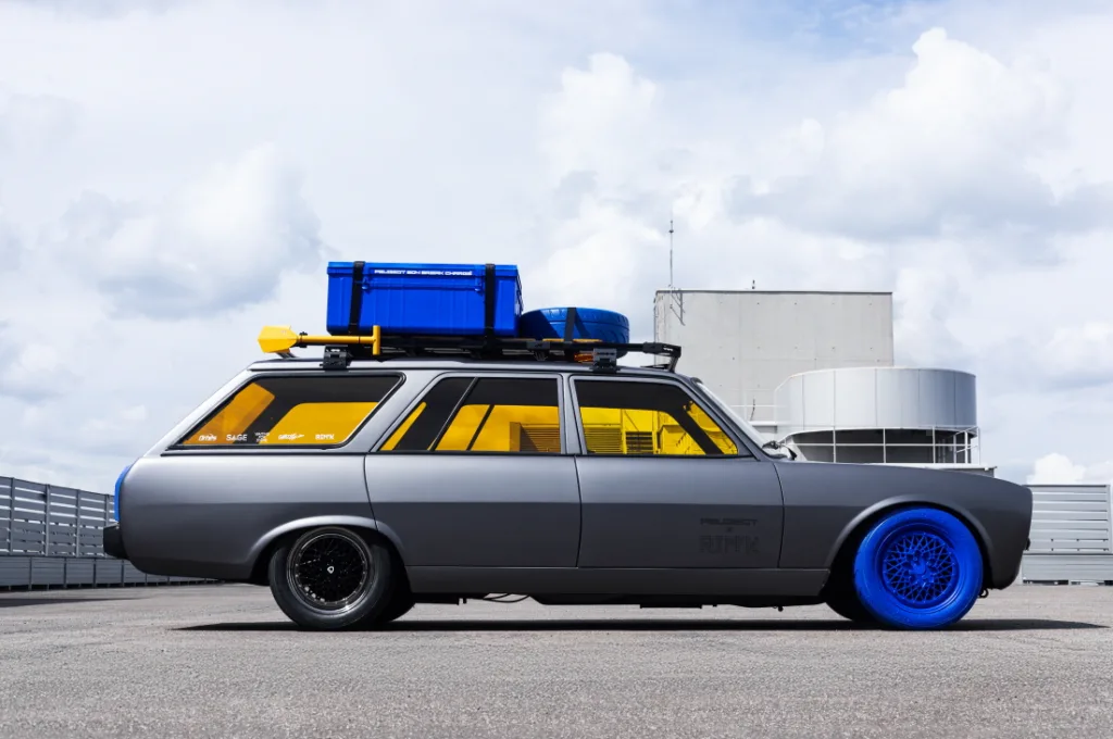 PEUGEOT REINVENTE LE BREAK 504 2 PEUGEOT REINVENTE LE BREAK 504 DU 113 POUR LA CEREMONIE LES FLAMMES 2025