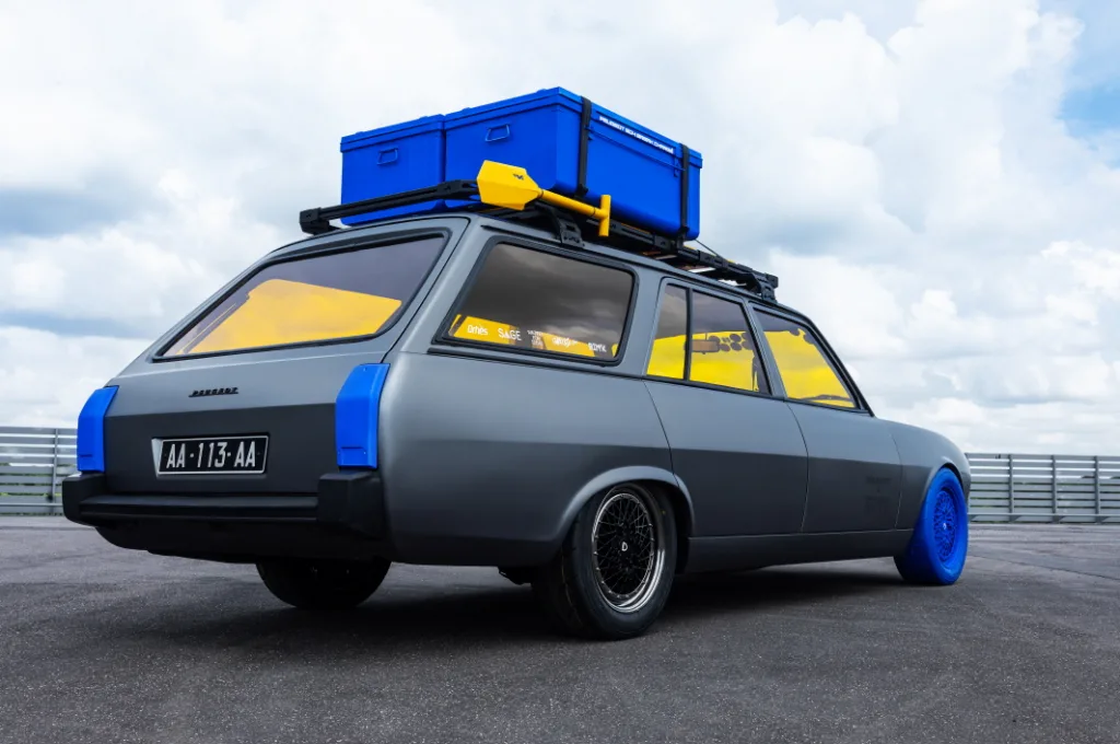 PEUGEOT REINVENTE LE BREAK 504 3 PEUGEOT REINVENTE LE BREAK 504 DU 113 POUR LA CEREMONIE LES FLAMMES 2025