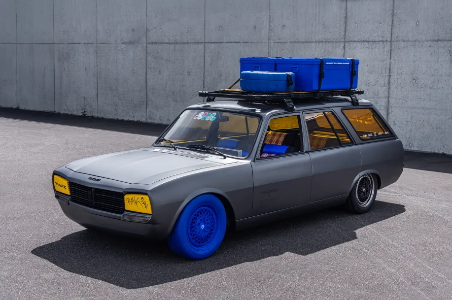 PEUGEOT REINVENTE LE BREAK 504 1 PEUGEOT REINVENTE LE BREAK 504 DU 113 POUR LA CEREMONIE LES FLAMMES 2025