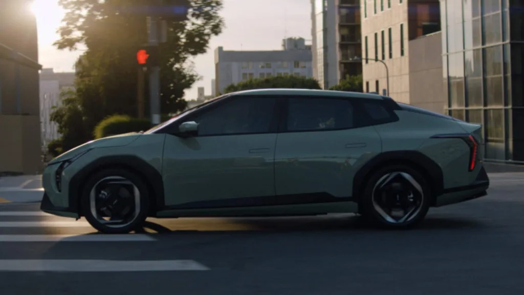 기아 차지 42,000개로 EV3, EV9을 더 스마트하게 충전, 영국에서는? 2 기아 차징, 스마트한 전기차 충전 EV3, EV4, EV6, EV9 (Kia Charging, A Future with Smart EV Charging)