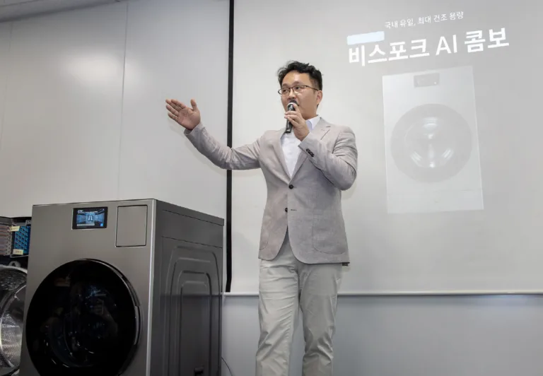삼성 '비스포크 AI 콤보', 출시 1년 만에 누적 10만대 돌파 국내 최대 18kg 건조 용량에 성능∙효율까지 획기적으로 높인 올인원 세탁건조기 비스포크 AI 콤보