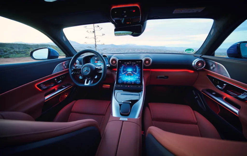 사진 3 더 뉴 메르세데스 AMG GT 55 4MATIC 인테리어 https://mobilityground.com/wp-content/uploads/2025/05/사진-2-더-뉴-메르세데스-AMG-GT-55-4MATIC.webp