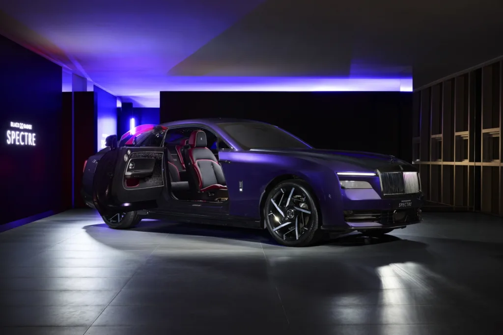 롤스로이스모터카, 역사상 가장 강력한 롤스로이스 블랙 배지 스펙터 국내 공개
