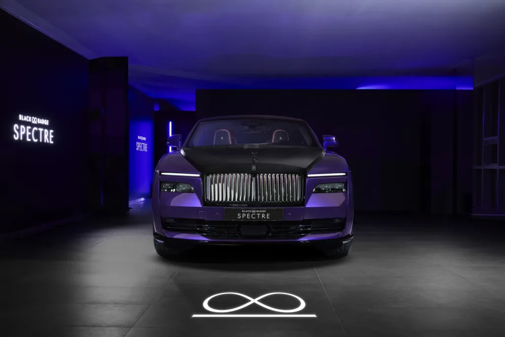 롤스로이스모터카, 역사상 가장 강력한 롤스로이스 블랙 배지 스펙터 국내 공개