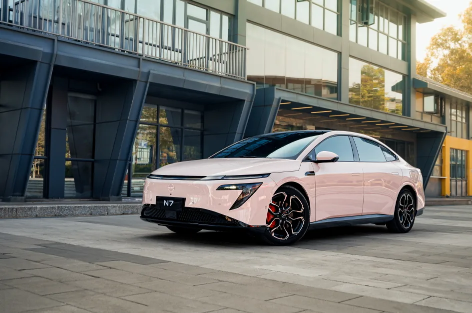닛산 N7, 중국 시장 출시 1달 만에 17,215대 계약, 시장 안착 성공 1 닛산 N7, 중국 전기차 시장을 위한 신에너지차량, 新型EVセダン「N7」、発売から1か月で1万7千台以上を受注