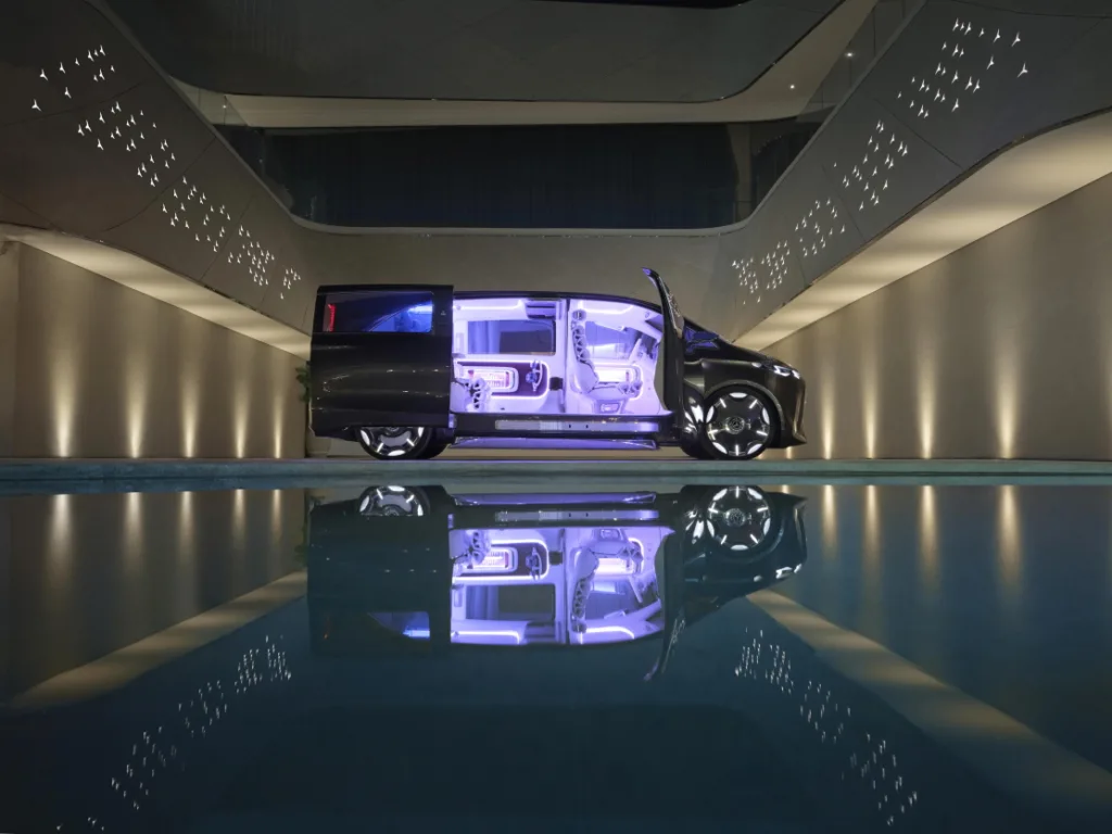 메르세데스-벤츠 VLS, 비전 V 글로벌 투어, Dubai welcomes the Vision V – a fascinating outlook on the future top-end model VLS