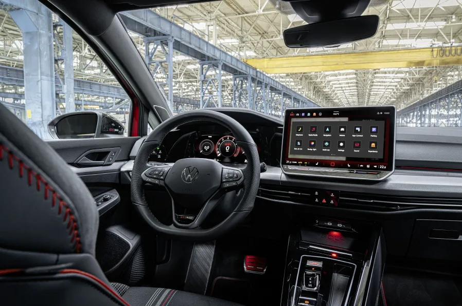 폭스바겐 골프 GTI EDITION 50, 역사상 가장 강력한 핫 해치 8 Golf GTI EDITION 50 – Volkswagen presents the most powerful production GTI