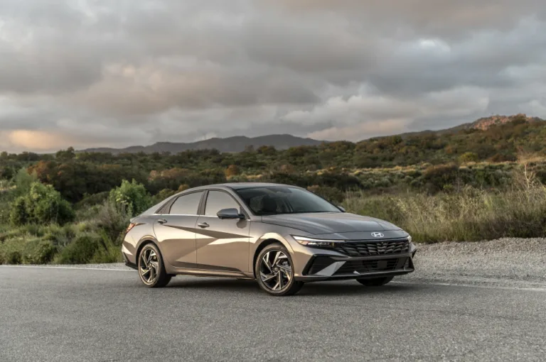 현대자동차 아반떼, 현대자동차 엘란트라, Hyundai Dominates U.S. News & World Report's 2025 Best Cars for Teens Awards