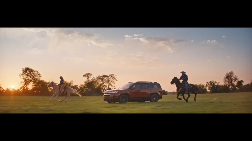 현대자동차, 싼타페 하이브리드, 투싼 하이브리드로 미국 NBA 광고, From Paris to Paris: French Cowboy Brings the Best of Both Worlds to Texas in New Advertising Campaign for Hyundai Hybrid Vehicles