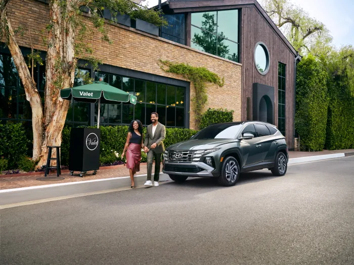 현대차 투싼 하이브리드 미국 광고, Hyundai's "He Got Money" Campaign Showcases How the 2025 Tucson Hybrid Turns Savings into Life's Little Luxuries