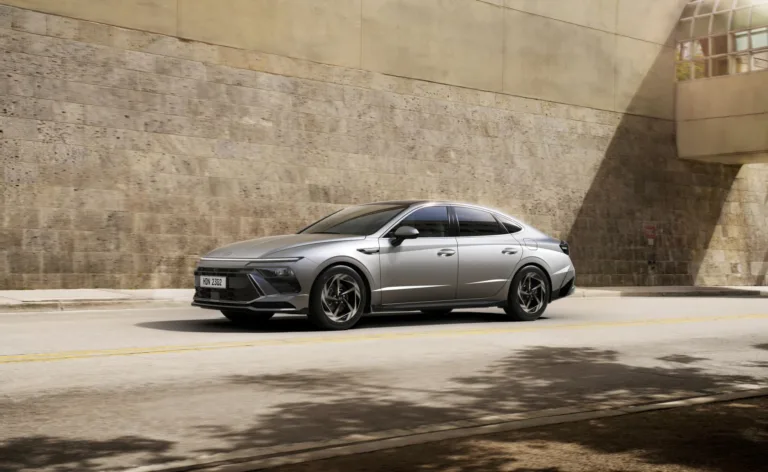 2025 Hyundai Elantra and Sonata Awarded 2025 TOP SAFETY PICK+ Vehicle Designations by IIHS, 현대자동차 쏘나타