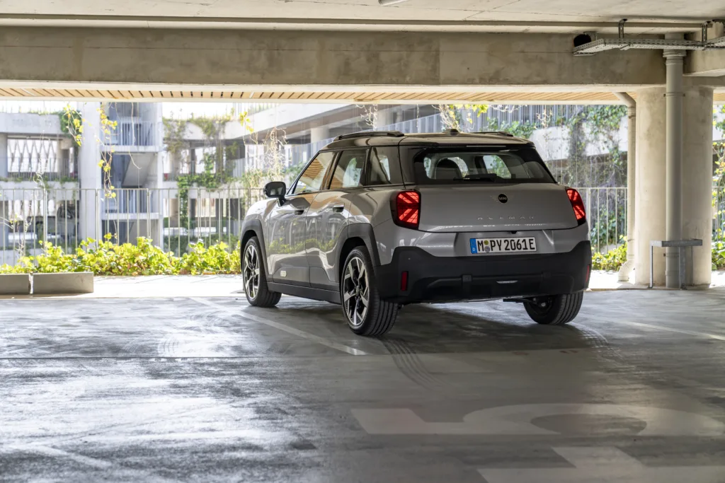 MINI 에이스맨 E 공개, 309km 달리는 즐거운 크로스오버 전기차 4 MINI 에이스맨 E 공개, The all-electric MINI Aceman: Everyday hero and adventure companion.