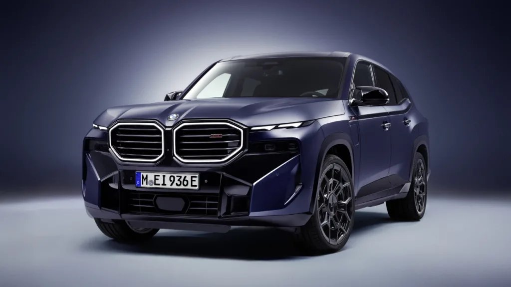 New BMW XM options: maximum exclusivity and breathtaking performance.