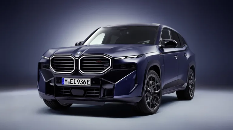 New BMW XM options: maximum exclusivity and breathtaking performance.