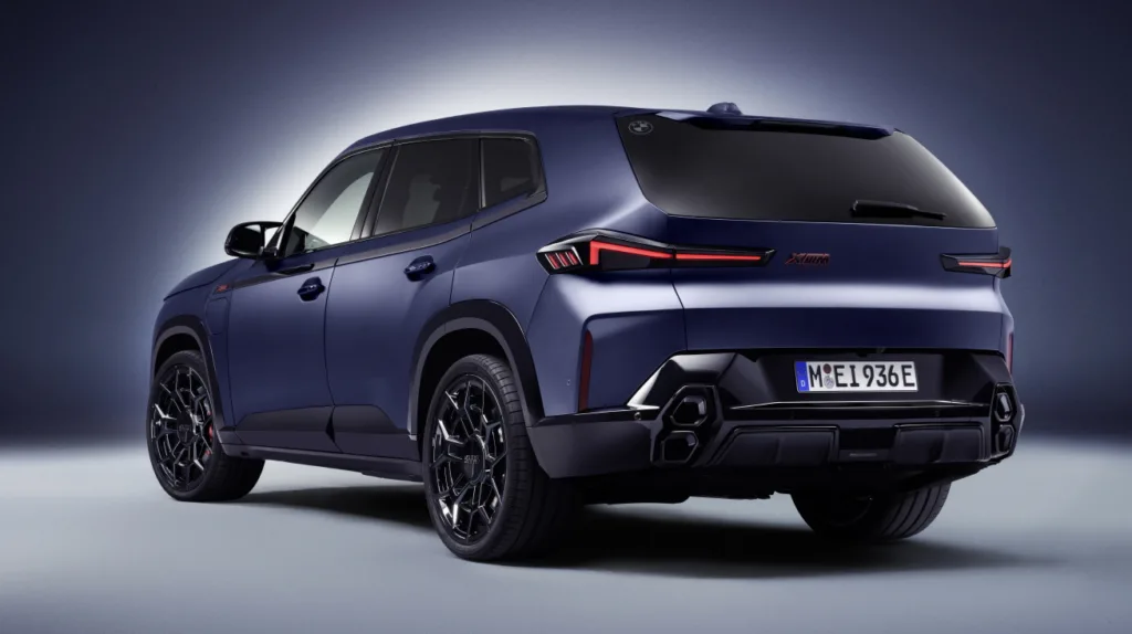 New BMW XM options: maximum exclusivity and breathtaking performance.