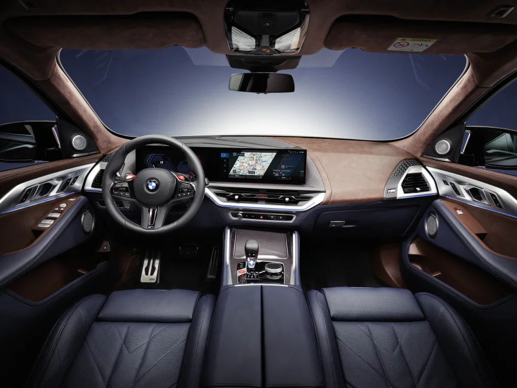 New BMW XM options: maximum exclusivity and breathtaking performance.