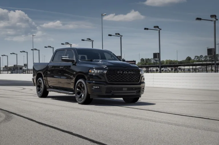 램 1500 V8 헤미 엔진 복귀, The Legend Returns: 2026 Ram 1500 Offers 5.7-liter HEMI® V-8 eTorque Engine with Proven Performance and Capability
