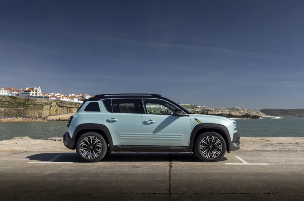 Renault 4 E-Tech Electric, become the versatile EV 6 르노 4 E-테크 일렉트릭, Renault 4 E-Tech electric: test driving the compact versatile EV