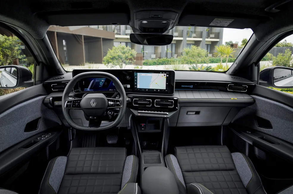 Renault 4 E-Tech Electric, become the versatile EV 2 르노 4 E-테크 일렉트릭, Renault 4 E-Tech electric: test driving the compact versatile EV