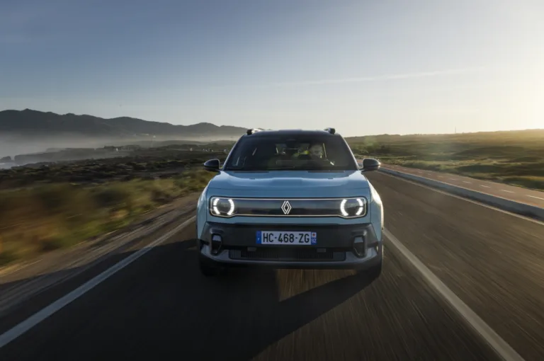 르노 4 E-테크 일렉트릭, Renault 4 E-Tech electric: test driving the compact versatile EV