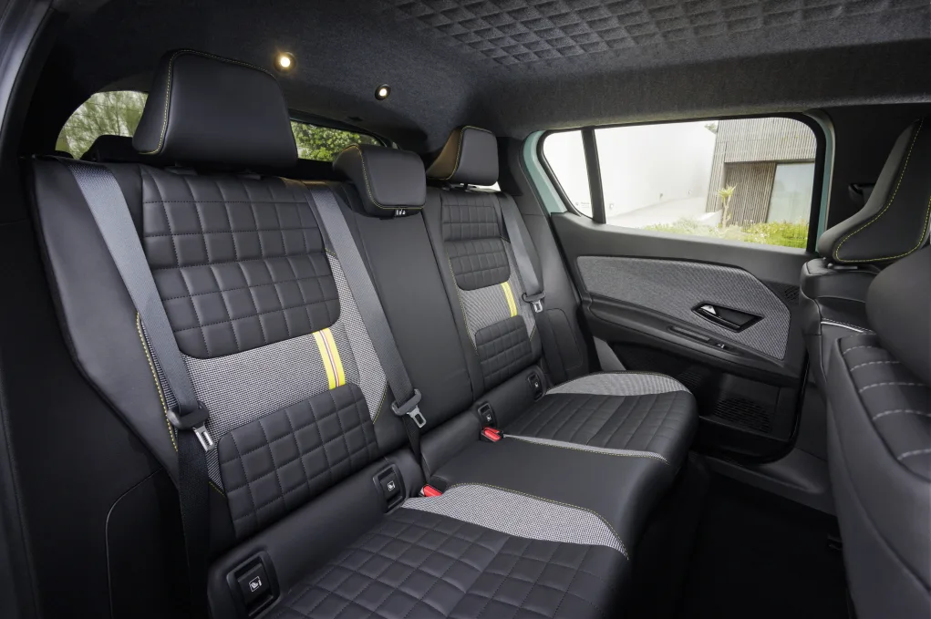 르노 4 E-테크 일렉트릭, Renault 4 E-Tech electric: test driving the compact versatile EV