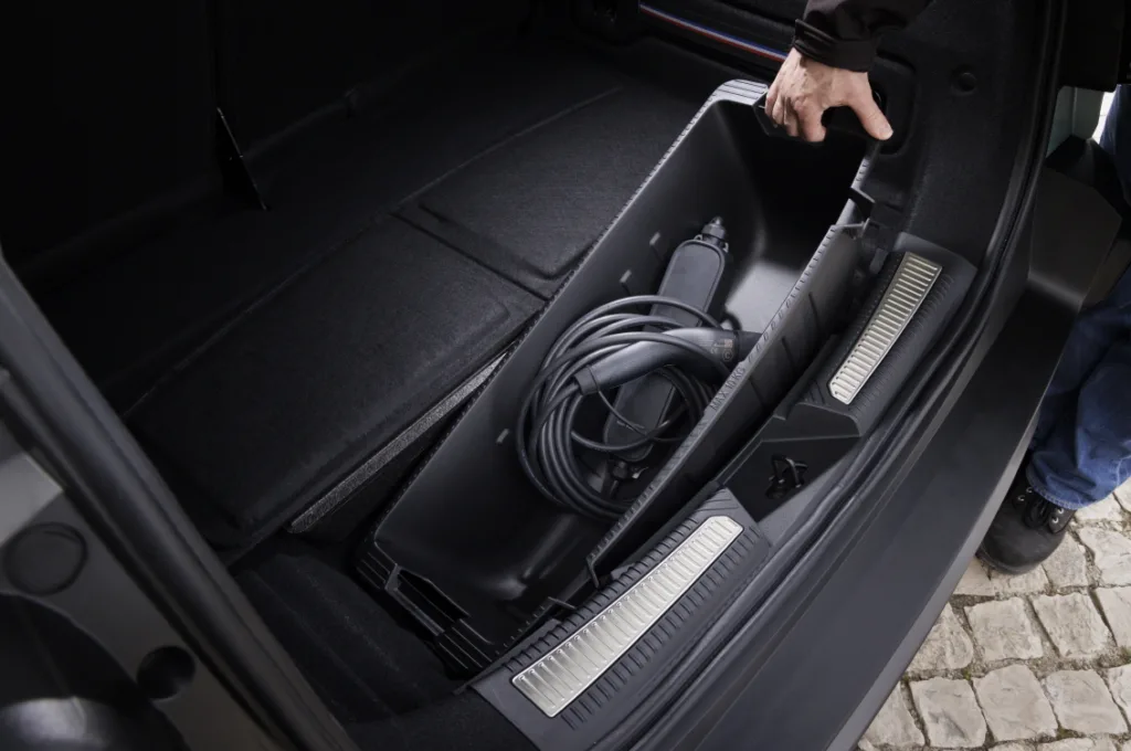 르노 4 E-테크 일렉트릭, Renault 4 E-Tech electric: test driving the compact versatile EV