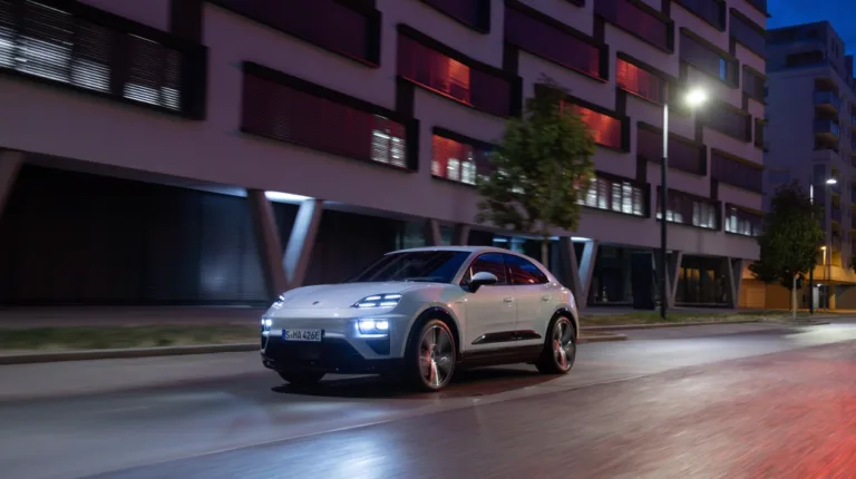 포르쉐, 전기차 배터리와 데이터 분석에 AI 활용, Embracing AI at Porsche: innovative data analysis ensures high-voltage performance