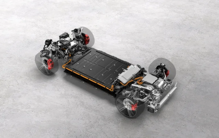 포르쉐, 전기차 배터리와 데이터 분석에 AI 활용, Embracing AI at Porsche: innovative data analysis ensures high-voltage performance