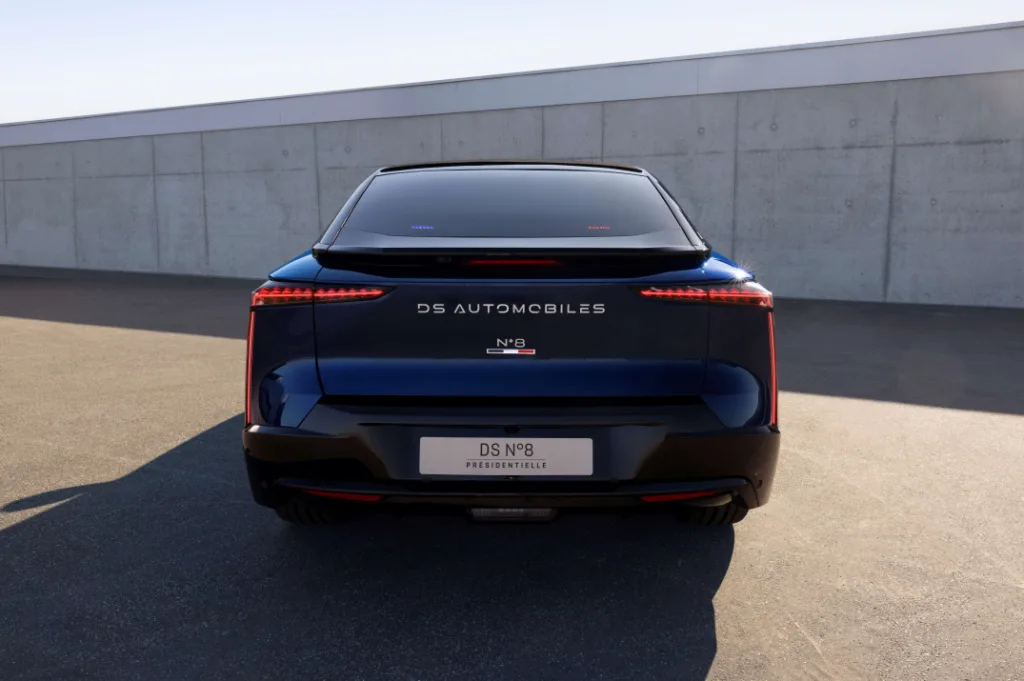 '대통령 전용 DS N°8' 공개,1958년 시작된 프랑스 대통령차의 역사 2 프랑스 대통령 차 (PRESIDENTIAL DS N°8: A UNIQUE EXAMPLE FOR THE PRESIDENCY OF THE FRENCH REPUBLIC AT THE 8 MAY 1945 ARMISTICE REMEMBRANCE)