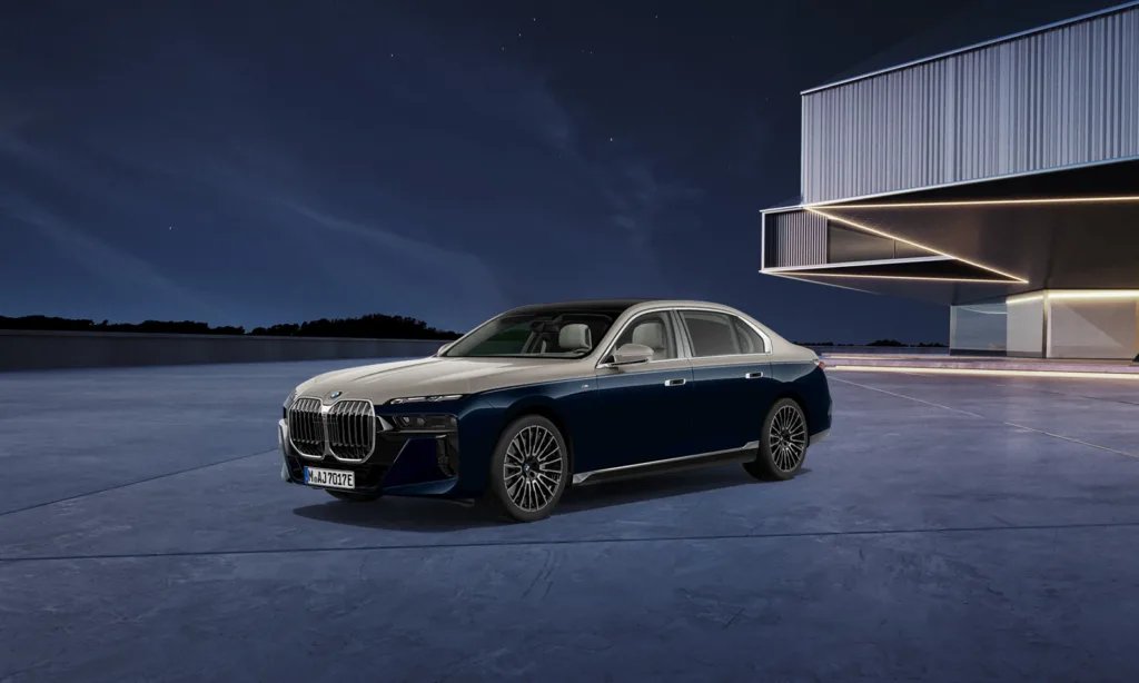 BMW 750e xDrive M 스포츠 인디비주얼 투톤 미드나잇 사파이어 에디션