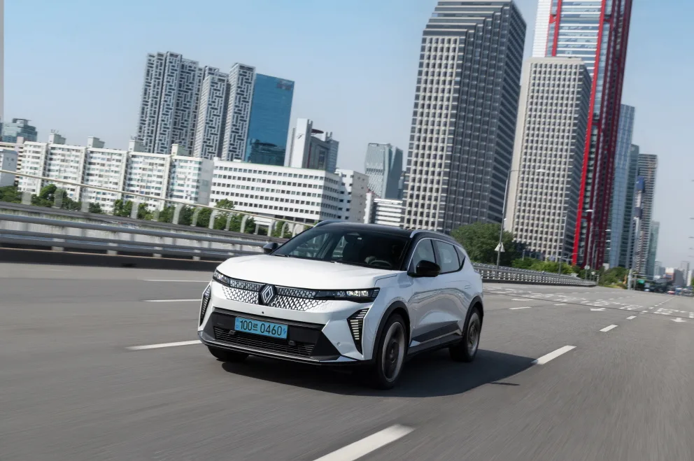 르노 세닉 E-Tech 100 Electric)