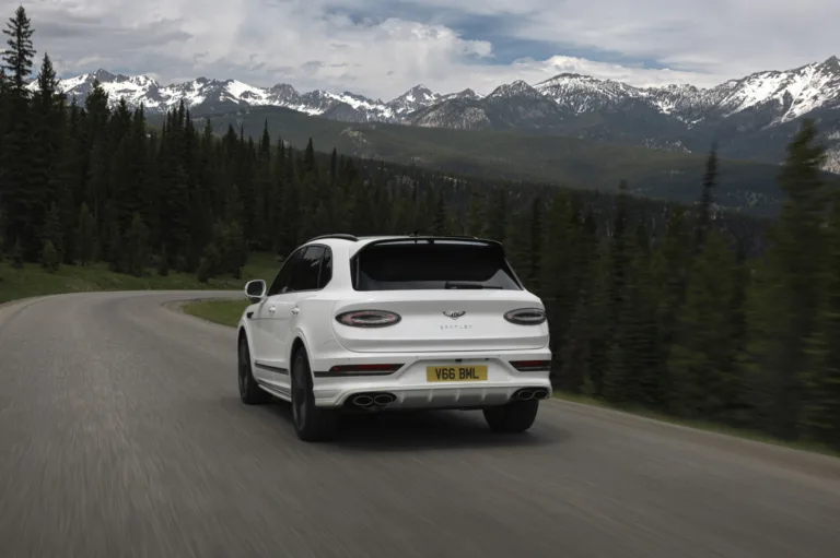 벤틀리 더 뉴 벤테이가 스피드 New Bentayga Speed: the most powerful and dynamic Bentayga yet