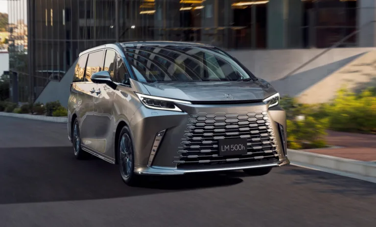 LEXUS、LM500h を一部改良