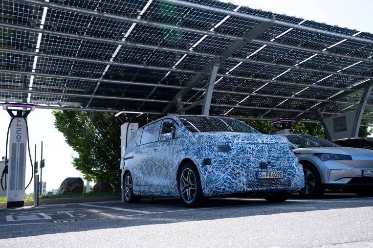 메르세데스-벤츠 VLE 1,100km 장거리 테스트, 15분 충전 2회로 충분 3 25c0120 005 https://mobilityground.com/wp-content/uploads/2025/07/25c0120_002.webp