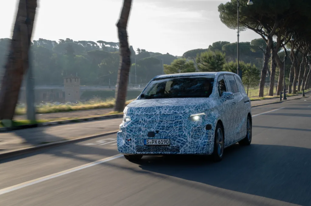 메르세데스-벤츠 VLE 1,100km 장거리 테스트, 15분 충전 2회로 충분 4 25c0120 019 https://mobilityground.com/wp-content/uploads/2025/07/25c0120_002.webp