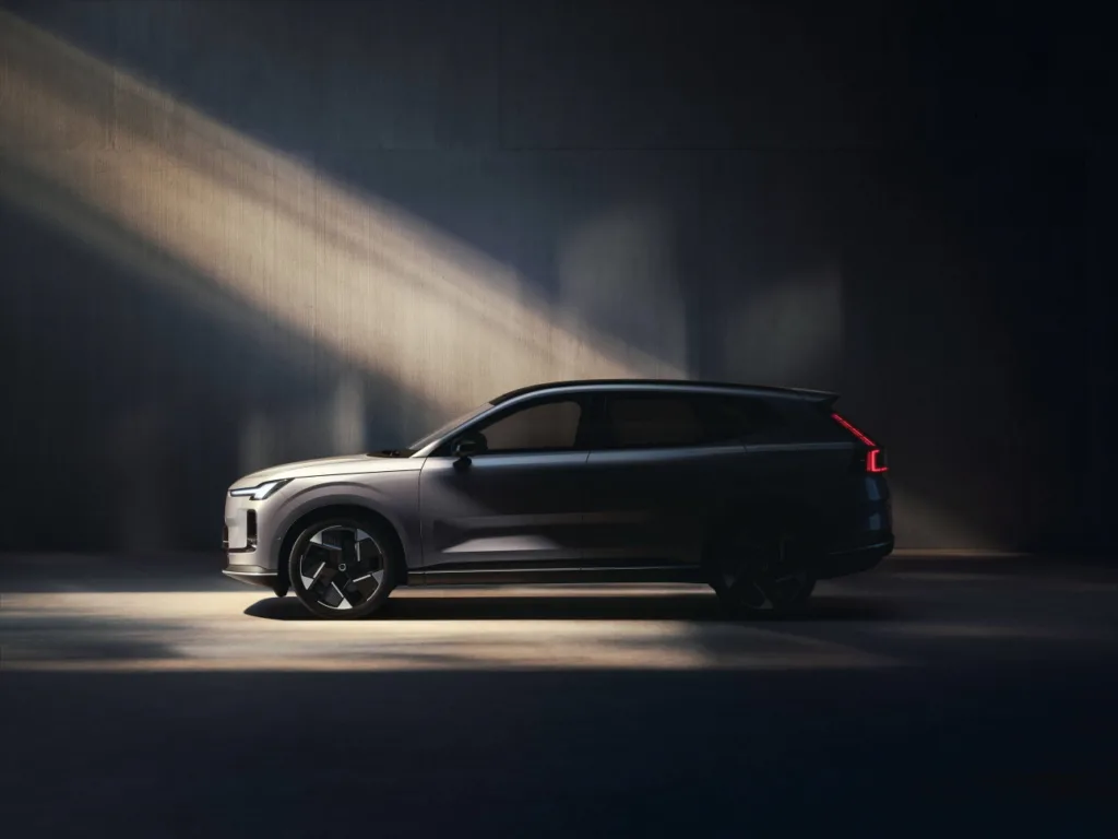 Volvo XC70, Volvo Cars’ first extended-range plug-in hybrid 2 볼보 (Coming soon: the new Volvo XC70, Volvo Cars’ first extended-range plug-in hybrid_)