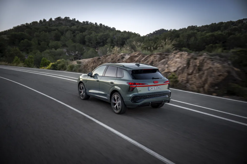 아우디 Q3 공개, New benchmark in the compact class: the Audi Q3