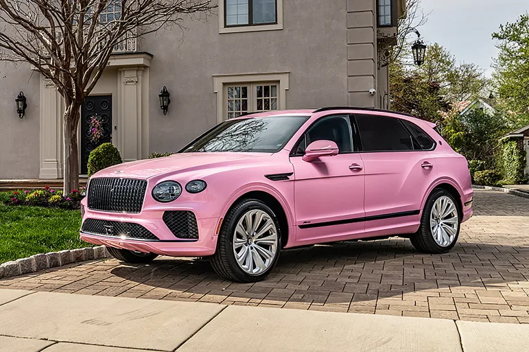 벤틀리 뮬리너, 132시간 수작업으로 완성, 벤테이가 EWB '캔디 핑크' 1 Bentayga EWB Mulliner in Candy Pink 1 https://mobilityground.com/wp-content/uploads/2025/07/Bentayga-EWB-Mulliner-in-Candy-Pink-1.webp