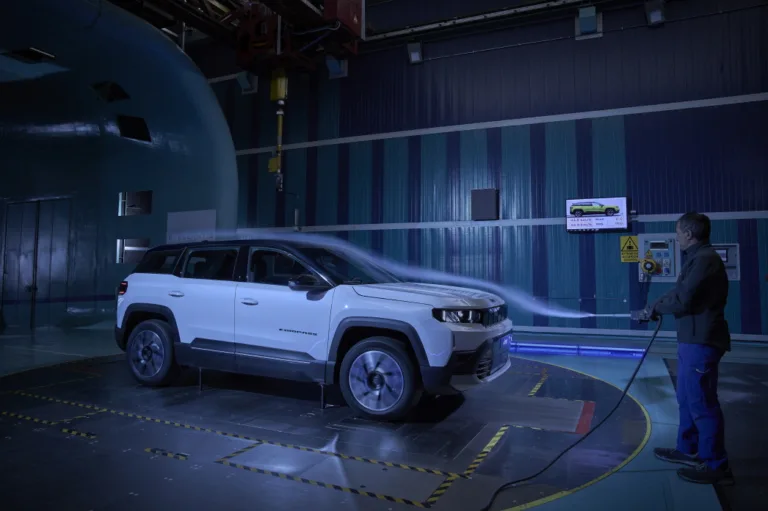 지프 컴패스 - The all-new Jeep® Compass: Shaped by the wind