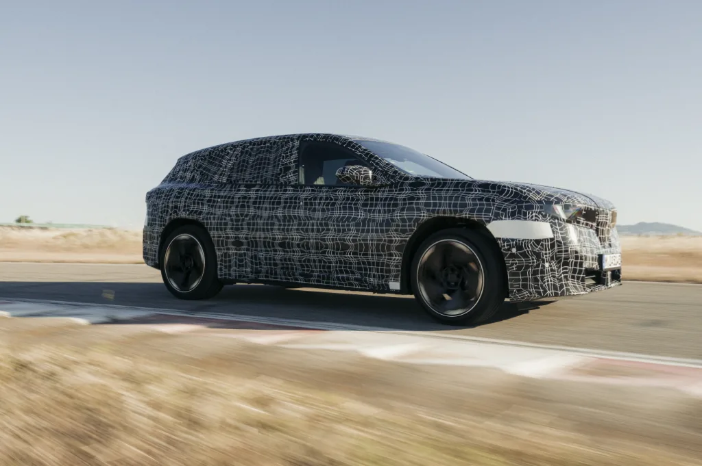 BMW 노이어 클라쎄 첫 양산 모델 iX3, 9월 IAA 공개 앞두고 테스트 2 Pioneering technology meets pure driving pleasure: testing BMW iX3 prototypes.